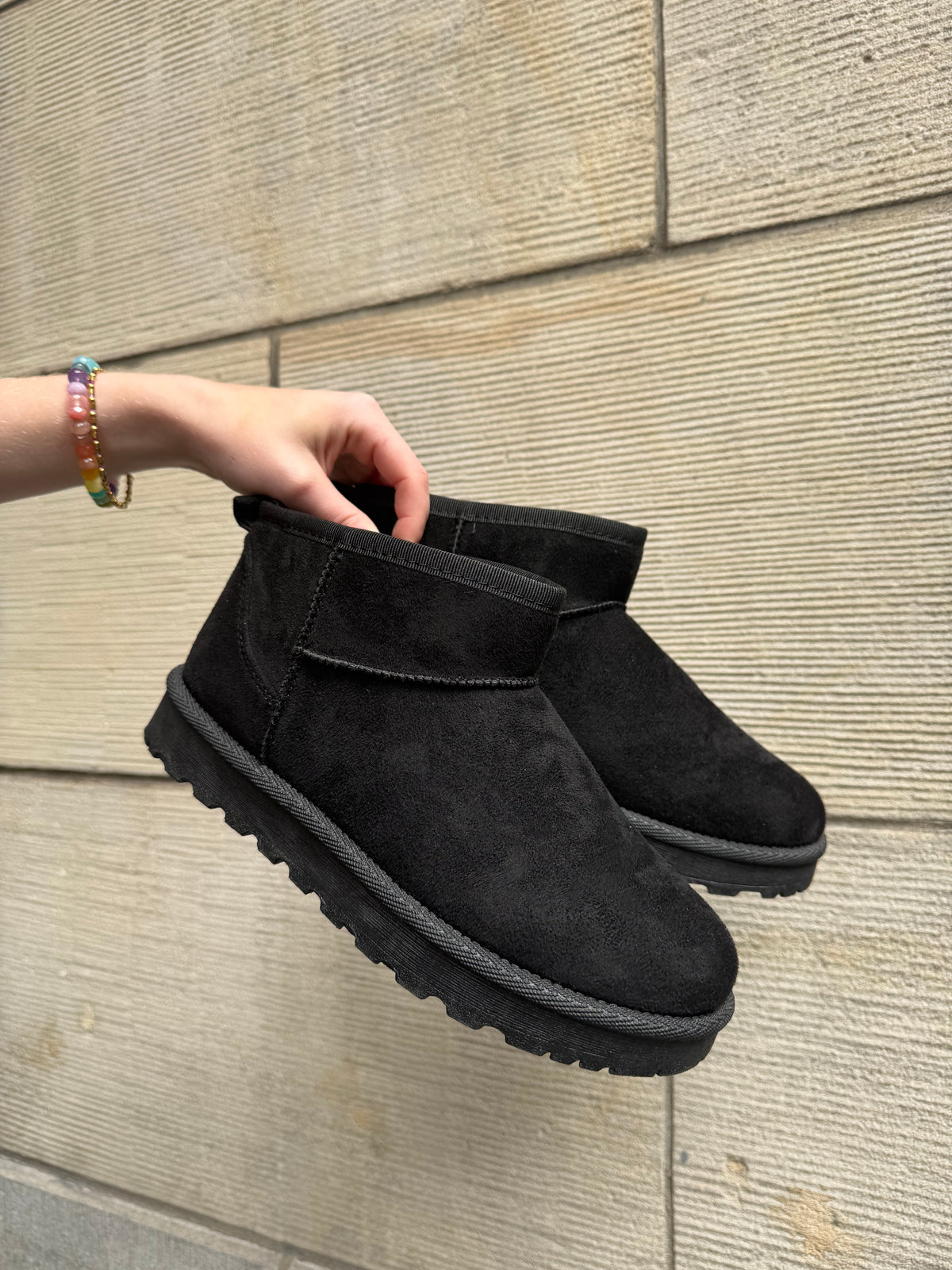 fluffy inspired boots black